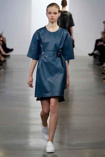 Look 16